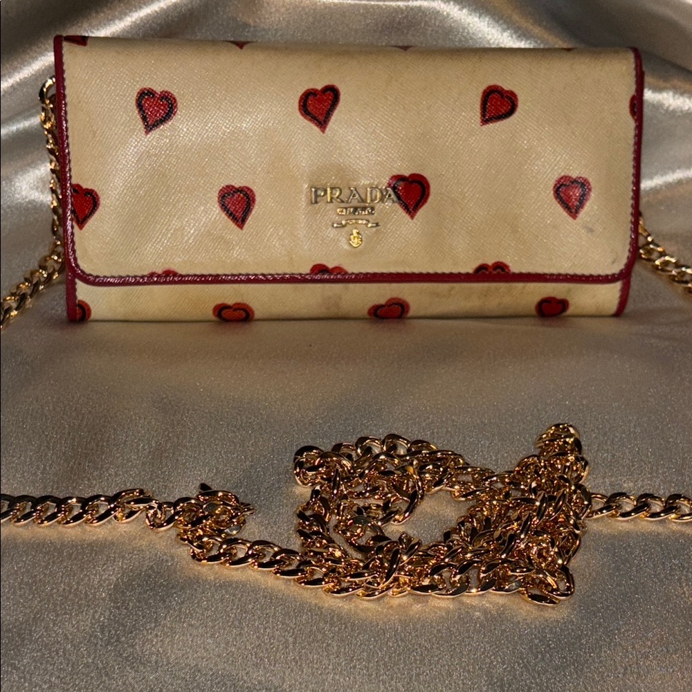 ✨💎RARE💎✨ AUTHENTIC PRADA  Beige and Red Saffiano Leather Heart Crossbody Wallet